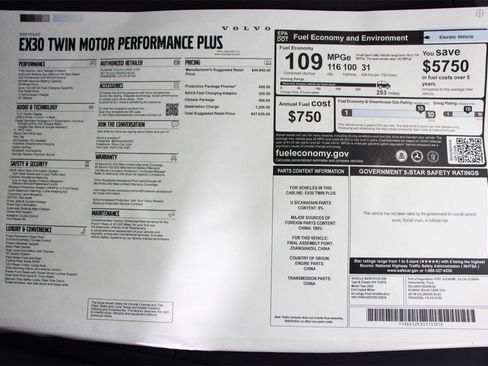 New 2025 Volvo EX30 Plus w/ Protection Package Premier image 17