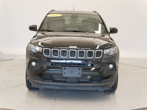 Certified 2025 Jeep Compass Latitude image 50