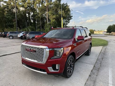 Used 2022 GMC Yukon XL Denali AWD/4WD image 2