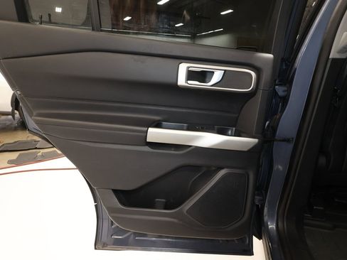 Used 2021 Ford Explorer XLT w/ Equipment Group 202A image 21