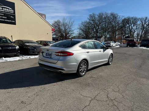 Used 2017 Ford Fusion SE w/ Fusion SE Technology Package image 7