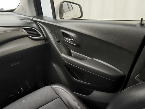 Used 2019 Chevrolet Trax LT w/ LT Convenience Package AWD/4WD image 23