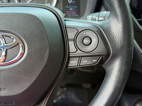 Used 2022 Toyota Corolla LE FWD image 17