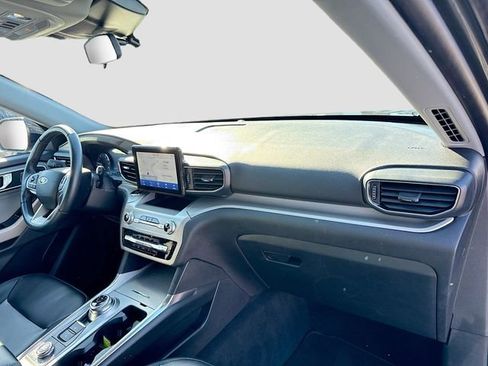 Certified 2022 Ford Explorer XLT w/ Equipment Group 202A image 33