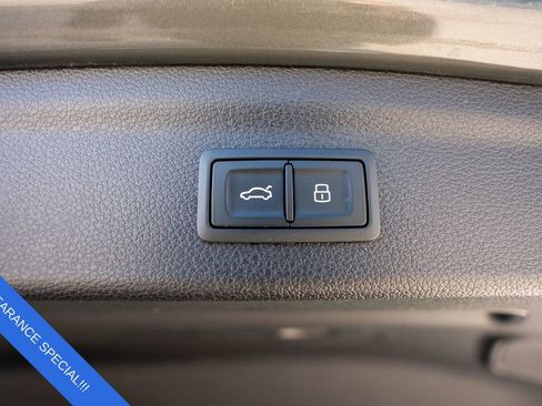 Used 2024 Audi Q3 2.0T Premium image 11