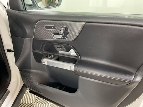 Used 2022 Mercedes-Benz GLB 250 4MATIC image 24