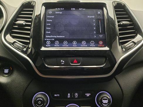 Used 2019 Jeep Cherokee Limited AWD/4WD image 25