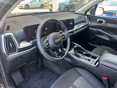 Used 2025 Kia Sorento LX FWD image 6