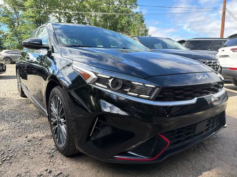 Used 2023 Kia Forte GT-Line w/ GT-Line Premium Package FWD image 3