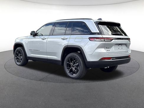 New 2025 Jeep Grand Cherokee Altitude image 3