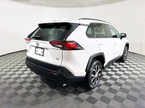 Used 2019 Toyota RAV4 LE image 3