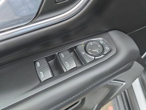 Used 2024 GMC Yukon XL SLE image 26