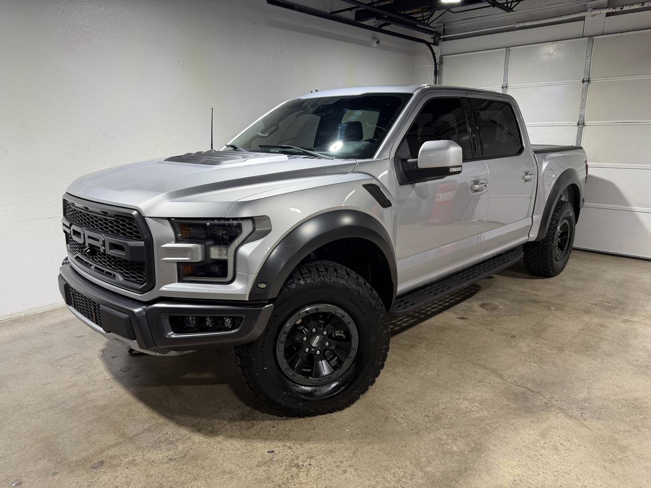 Used 2018 Ford F150 Raptor w/ Equipment Group 802A Luxury AWD/4WD image 1