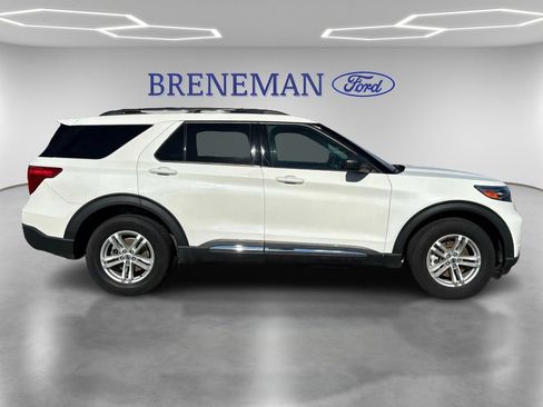 Used 2022 Ford Explorer XLT image 4