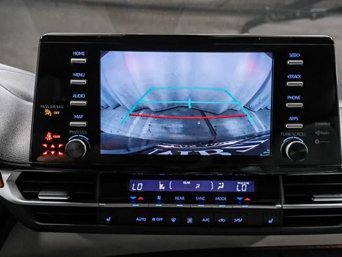 Used 2023 Toyota Sienna XLE FWD image 29