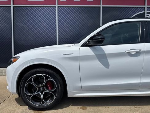 Used 2022 Alfa Romeo Stelvio Veloce AWD/4WD image 16