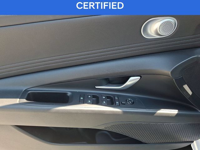 Used 2025 Hyundai Elantra SEL FWD image 12
