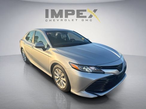 Used 2020 Toyota Camry LE FWD image 7