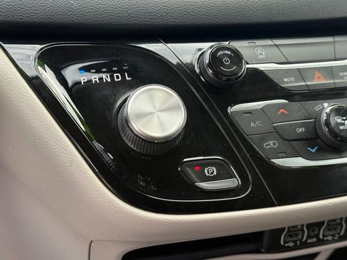 Used 2021 Chrysler Voyager Lxi image 20