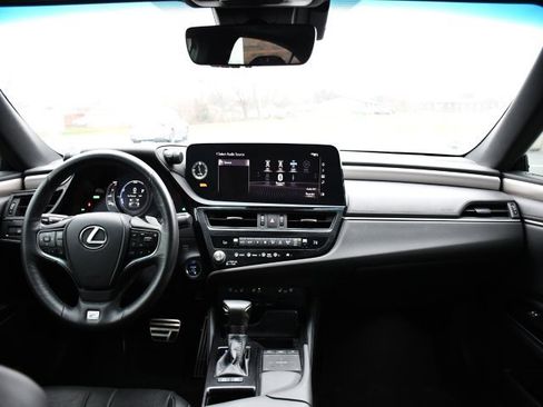 Used 2022 Lexus ES 300h F Sport image 17