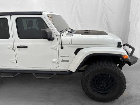 Used 2018 Jeep Wrangler Unlimited Sahara w/ Cold Weather Group AWD/4WD image 9