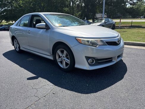 Used 2014 Toyota Camry SE FWD image 7