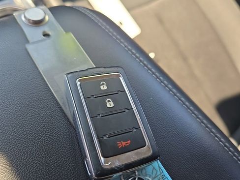 Used 2023 Jeep Grand Cherokee Laredo image 29