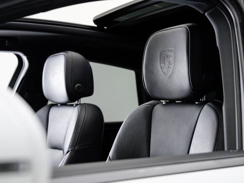 Used 2025 Porsche Macan image 10