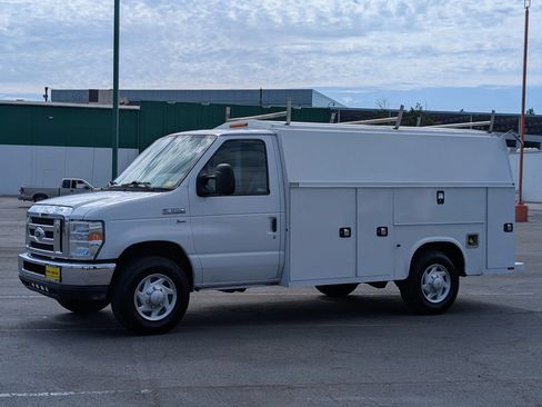 Used 2016 Ford E-350 and Econoline 350 Super Duty w/ Power Windows & Locks Group RWD image 3