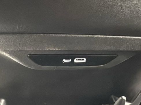 Used 2025 Chrysler Pacifica Select image 40