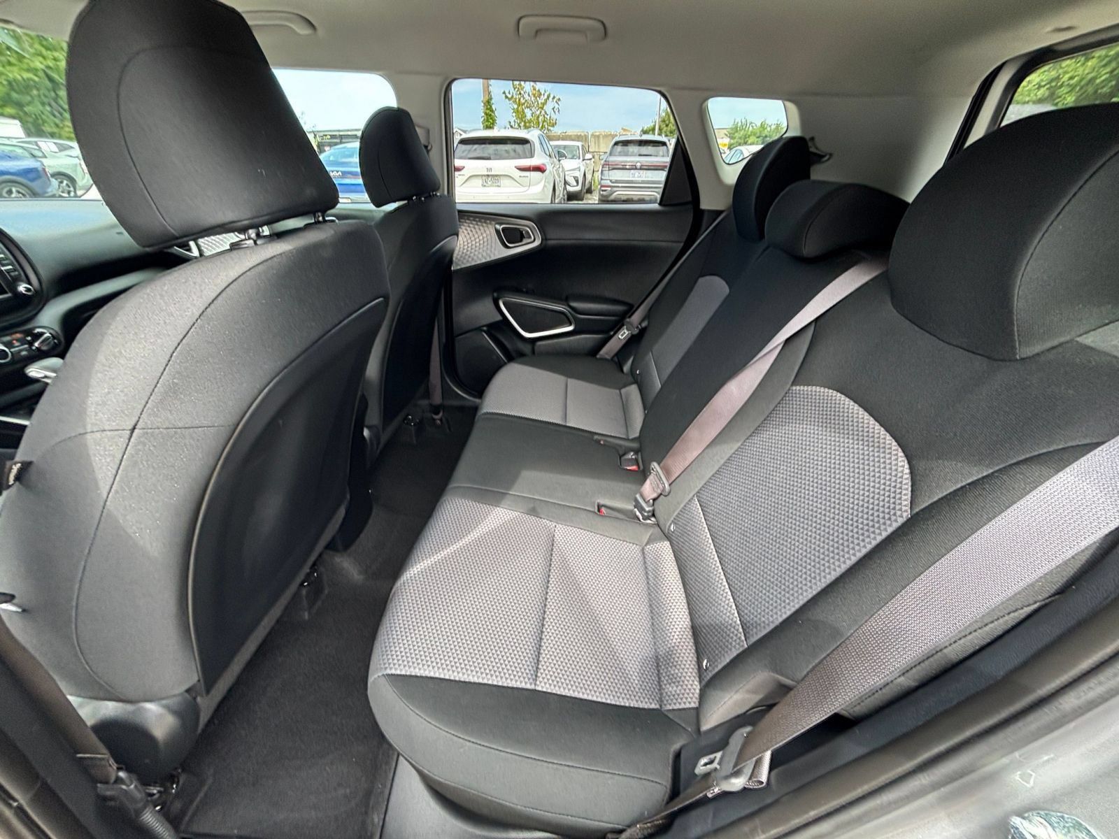 Used 2025 Kia Soul LX w/ LX Technology Package FWD image 25