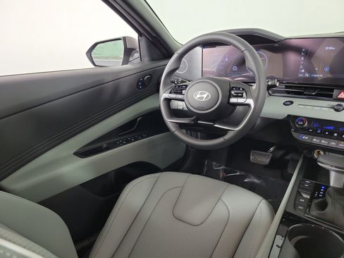 New 2025 Hyundai Elantra Limited image 5
