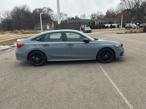 Used 2024 Honda Civic Sport image 2