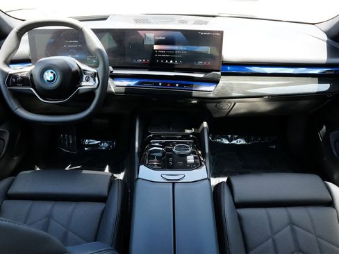 Used 2024 BMW i5 eDrive40i image 7