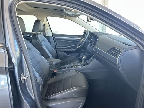 Certified 2024 Volkswagen Jetta SE w/ Panoramic Sunroof Package image 30