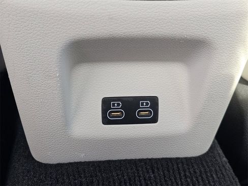 Used 2024 Genesis G70 2.5T image 18