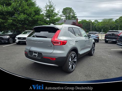 Used 2025 Volvo XC40 B5 Plus w/ Protection Package Premier image 8