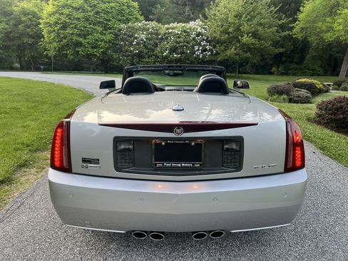 Used 2004 Cadillac XLR RWD image 9