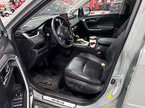 Used 2021 Toyota RAV4 XLE Premium FWD image 7