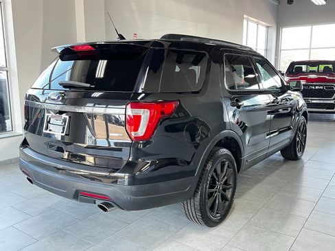Used 2019 Ford Explorer XLT w/ XLT Sport Appearance Package AWD/4WD image 4