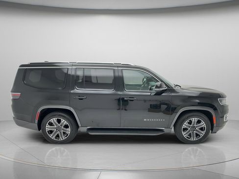 Used 2022 Jeep Wagoneer Series III w/ Rear Seat Video Group 1 AWD/4WD image 4