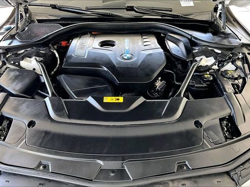 Used 2017 BMW 740e xDrive AWD/4WD image 30