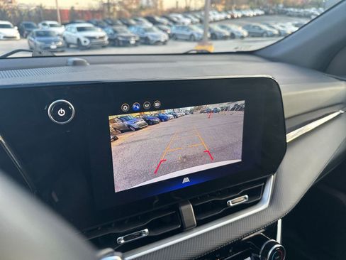 Used 2025 Chevrolet Equinox LT image 17