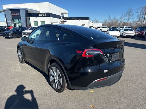 Used 2024 Tesla Model Y Long Range AWD/4WD image 3