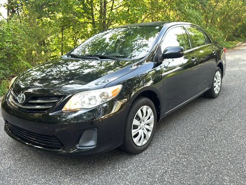 Used 2013 Toyota Corolla LE FWD image 3