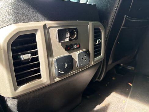 Used 2018 Ford F150 Lariat w/ Equipment Group 502A Luxury AWD/4WD image 15