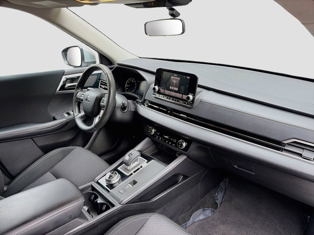 Used 2022 Mitsubishi Outlander ES FWD image 27