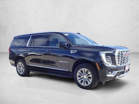 Used 2025 GMC Yukon XL Denali AWD/4WD image 6