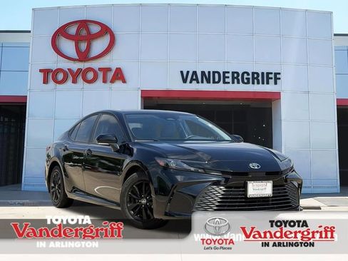 Used 2025 Toyota Camry LE FWD image 1