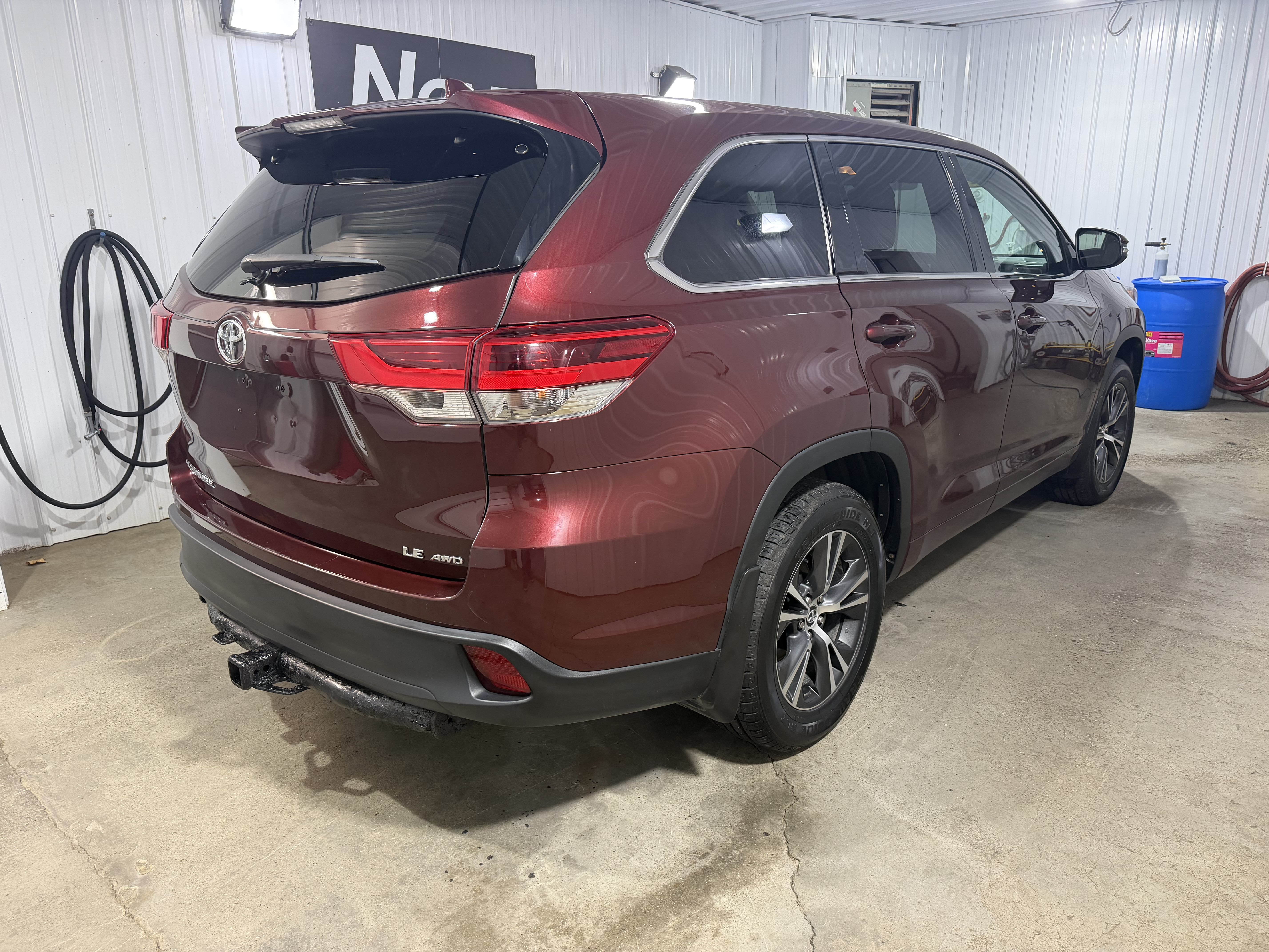 Used 2018 Toyota Highlander Plus AWD/4WD image 6